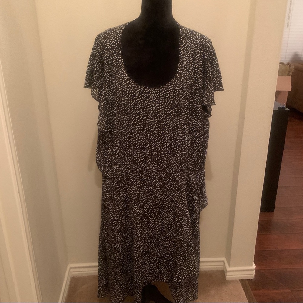 Black and White Signature Collection Dress - Picture 4 of 5